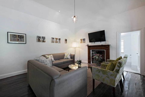 Jacobs Estate Cottage - Kawana Tourism 1