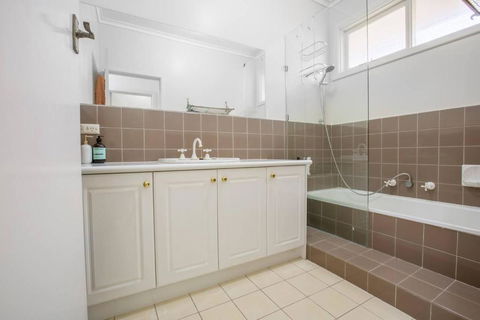 Alice Wonderland In 4 Beds House - Kawana Tourism 3