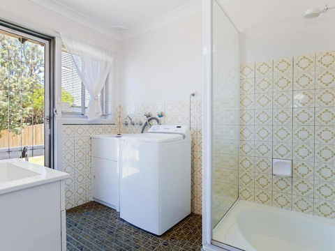 Argyle Cottage 41 Argyle Avenue Great Family Home For Holidays - Kawana Tourism 2