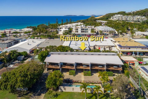 Unit 5 Rainbow Surf Modern Double Storey Townhouse With Large Shared Pool Close To Beach & Shop - Kawana Tourism 4