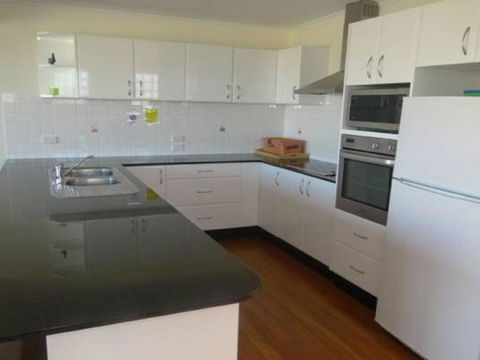 Ultimate Beach House 19a Graham Street Views Peace & Quiet - Kawana Tourism 5