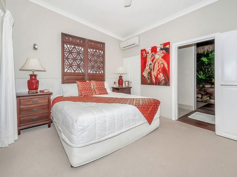 Unique Tropical Rainforest Getaway - Kawana Tourism 6