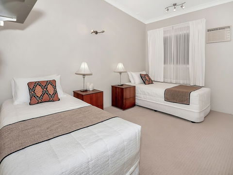 Unique Tropical Rainforest Getaway - Kawana Tourism 4