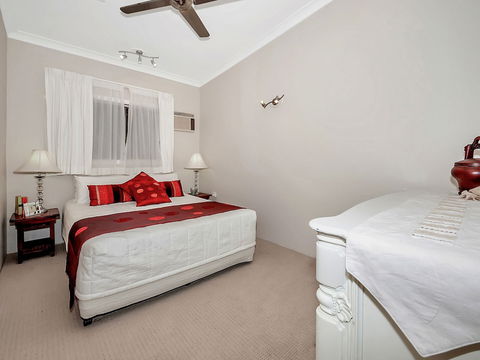Unique Tropical Rainforest Getaway - Kawana Tourism 5