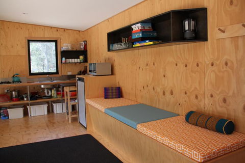 BAY Of FIRES ECO HUT Off Grid Experience At Binalong Bay - Kawana Tourism 6