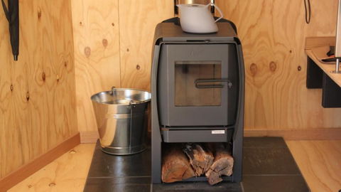 BAY Of FIRES ECO HUT Off Grid Experience At Binalong Bay - Kawana Tourism 5