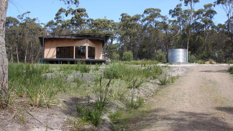 BAY Of FIRES ECO HUT Off Grid Experience At Binalong Bay - Kawana Tourism 1