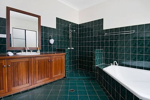 Robins Place - Kawana Tourism 4