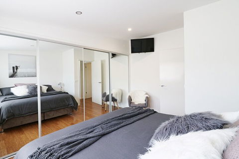 Toallo St - Kawana Tourism 5