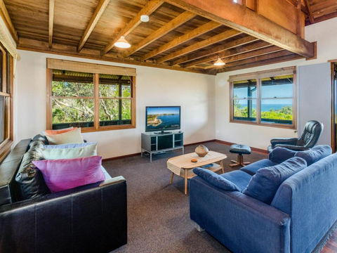 Aqualuna Excellent Surfing Beaches. - Kawana Tourism 4