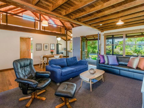 Aqualuna Excellent Surfing Beaches. - Kawana Tourism 2