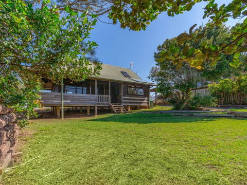 Aqualuna Excellent Surfing Beaches. - Kawana Tourism 3