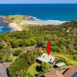 Aqualuna Excellent Surfing Beaches. - Kawana Tourism 0