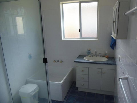 The Red Piranha Rainbow Beach Close To Everything Air Con & Pet Friendly - Kawana Tourism 3