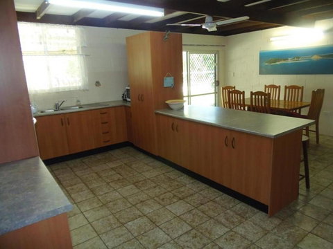 The Red Piranha Rainbow Beach Close To Everything Air Con & Pet Friendly - Kawana Tourism 2