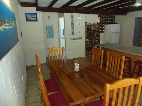 The Red Piranha Rainbow Beach Close To Everything Air Con & Pet Friendly - Kawana Tourism 5