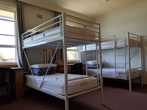 Young Budget Accommodation - Kawana Tourism 5