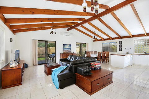 Michael Street 39 Golden Beach - Kawana Tourism 3
