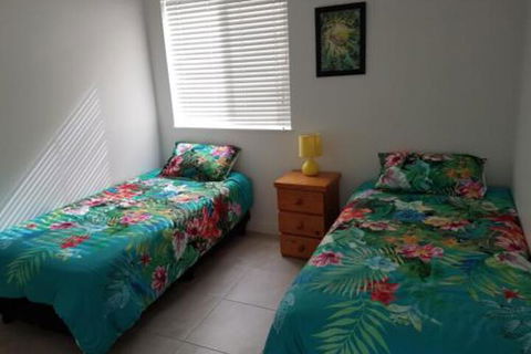 Deepwater Cove Unit 7 68 Lower Gay Terrace Bulcock Beach - Kawana Tourism 4