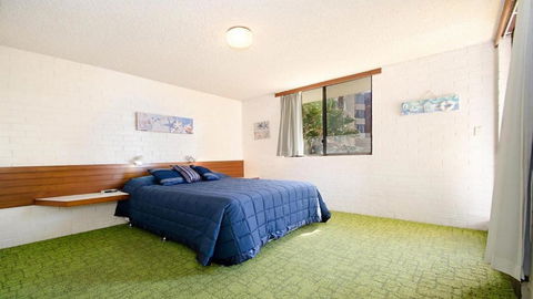 By The Sea Unit 4 13 Esplanade Kings Beach - Kawana Tourism 4