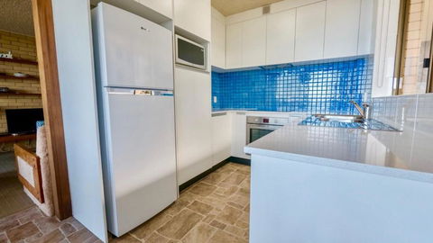 By The Sea Unit 4 13 Esplanade Kings Beach - Kawana Tourism 6