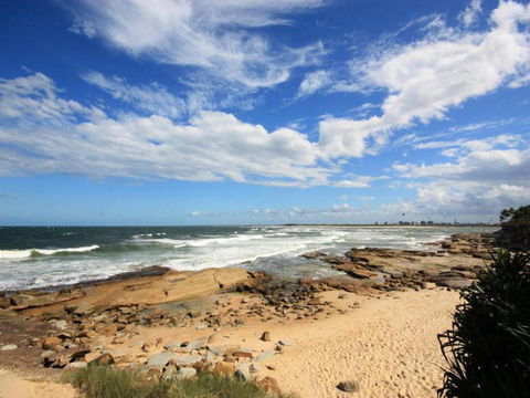 Beachcomber Unit 4 Beachside Unit  - Kawana Tourism 3