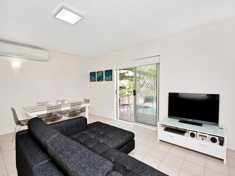 Beachcomber Unit 4 Beachside Unit  - Kawana Tourism 4