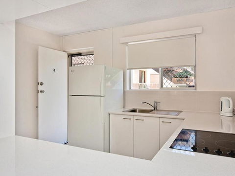 Beachcomber Unit 4 Beachside Unit  - Kawana Tourism 2