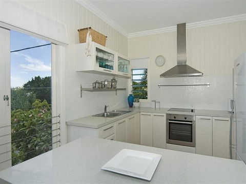 Henzell Street 28. Dicky Beach - Kawana Tourism 3