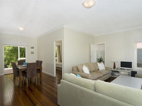 Henzell Street 28. Dicky Beach - Kawana Tourism 6
