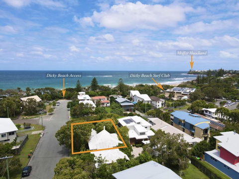Ngungun St. 14 Dicky Beach - Kawana Tourism 1