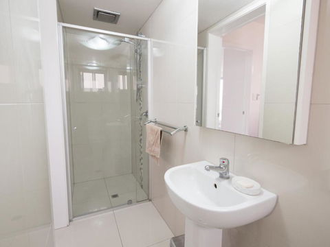 Pacific Towers Unit 4 19 Ormonde Tce Kings Beach - Kawana Tourism 6