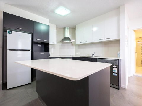 Pacific Towers Unit 4 19 Ormonde Tce Kings Beach - Kawana Tourism 5