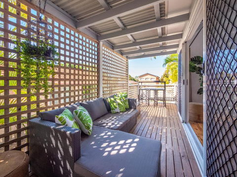 Hume Street 22 Golden Beach - Kawana Tourism 1