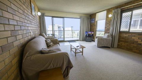 San Clemente Unit 4 / 24 Orvieto Terrace - Kawana Tourism 5