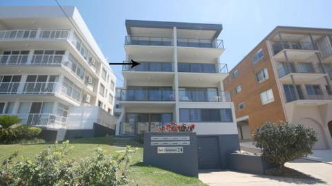 San Clemente Unit 4 / 24 Orvieto Terrace - Kawana Tourism 1