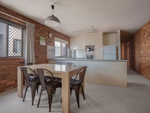 San Clemente Unit 4 / 24 Orvieto Terrace - Kawana Tourism 4