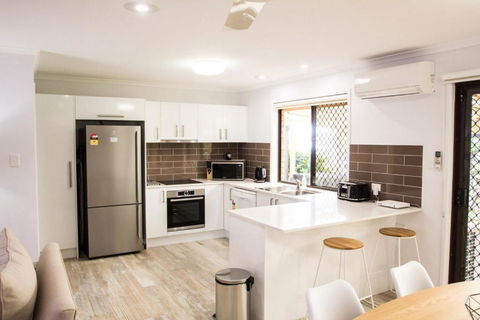 Wellington Parade 1 / 15a Shelly Beach Caloundra - Kawana Tourism 5