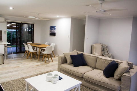 Wellington Parade 1 / 15a Shelly Beach Caloundra - Kawana Tourism 1