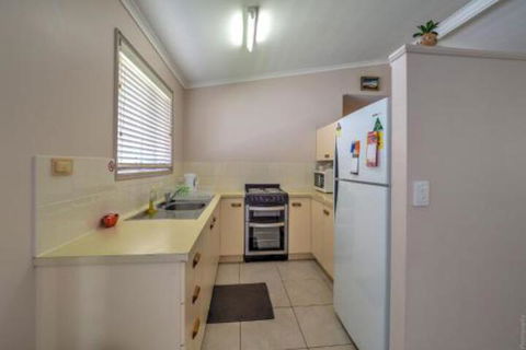 Affordable Holiday Home - Kawana Tourism 7