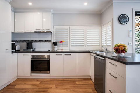 Villa Vanzetta - Kawana Tourism 3