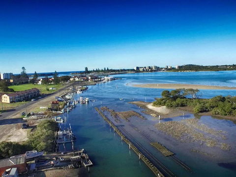 Fairholme 5 Opposite Lake - Kawana Tourism 2