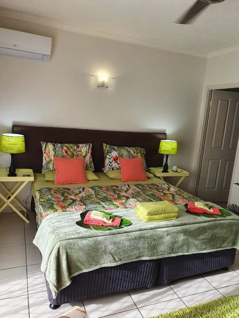 Jackies Studio Apartment - Kawana Tourism 6