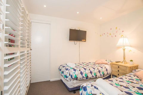 Ultimate Sandringham Beach Front Luxury House - Kawana Tourism 6