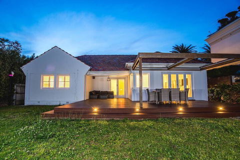 Ultimate Sandringham Beach Front Luxury House - Kawana Tourism 1