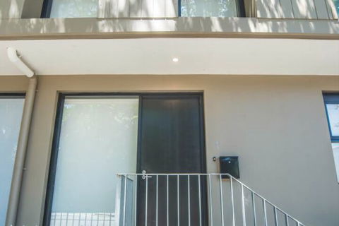 Townhouse Near The City Perfect Family Retreat - Kawana Tourism 3