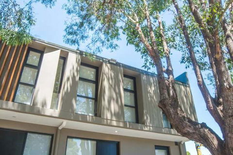 Townhouse Near The City Perfect Family Retreat - Kawana Tourism 1