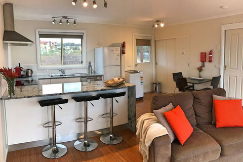 Angasi Apartment On Highcrest - Kawana Tourism 5
