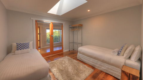 Castaway Cottage - Essentially Tas - Kawana Tourism 3