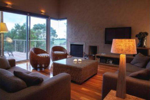 THE Lake House - Surf Side - Kawana Tourism 2